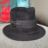 Sombrero Genuino de Diseñador Eric Javits NY - Velour Classic - Color negro.